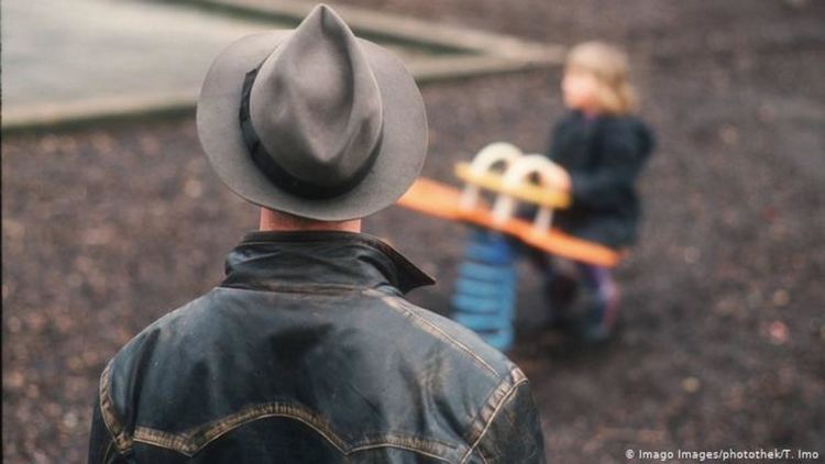 Зловещ експеримент: Десетилетия наред в Берлин педофили са ставали приемни бащи