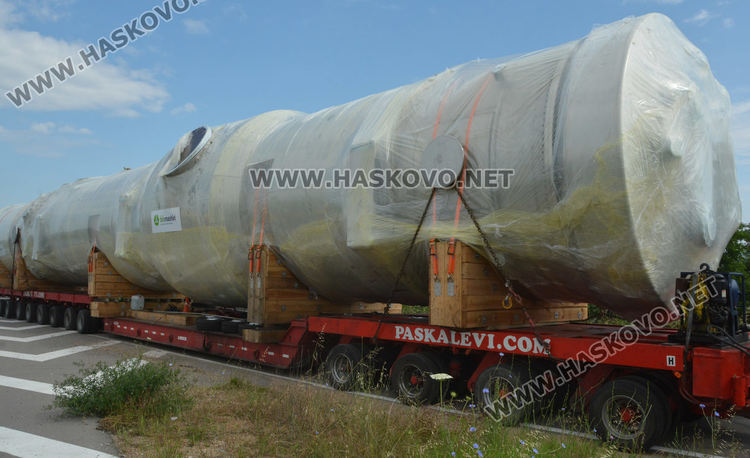 Затвориха временно Е-80 край Хасково заради 158-тонна композиция със сухо мляко