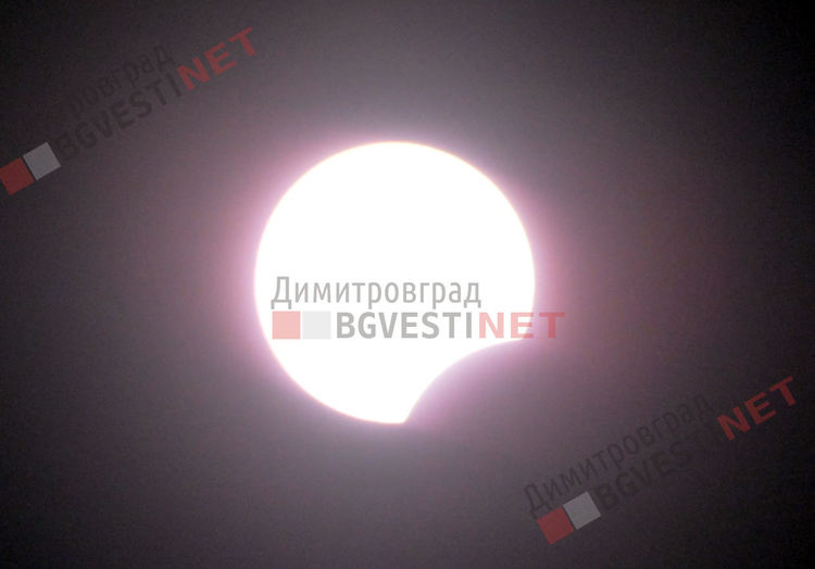 Лятото дойде със слънчево затъмнение, наблюдаваха го и в Димитровград