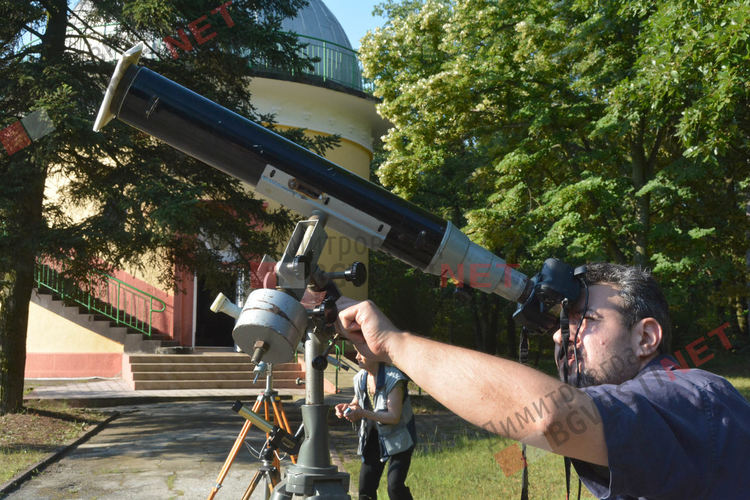 Лятото дойде със слънчево затъмнение, наблюдаваха го и в Димитровград