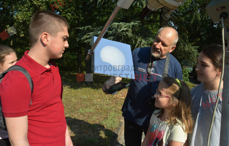 Лятото дойде със слънчево затъмнение, наблюдаваха го и в Димитровград