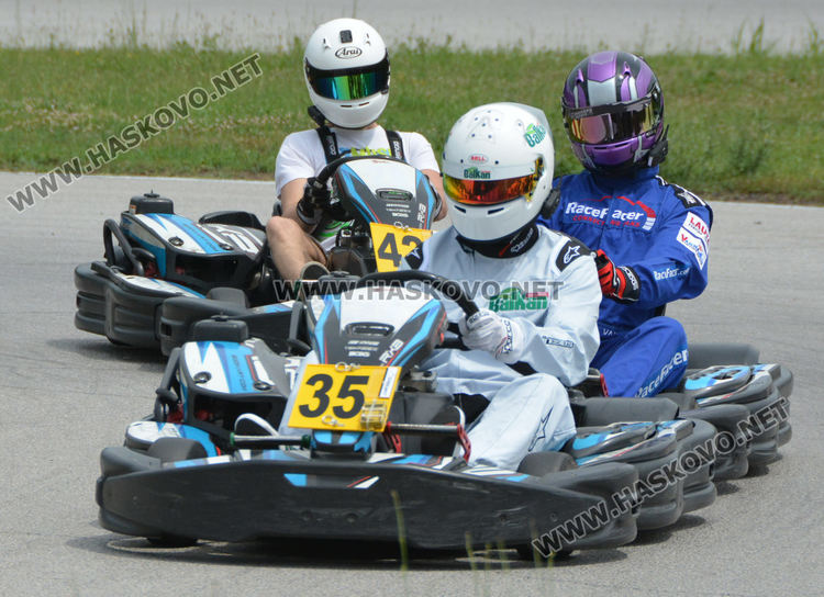  36 на старта с картовете край Хасково