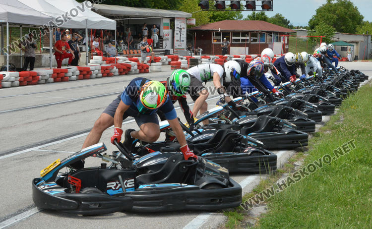  36 на старта с картовете край Хасково