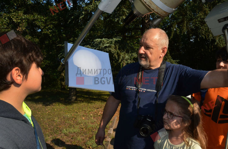 Лятото дойде със слънчево затъмнение, наблюдаваха го и в Димитровград