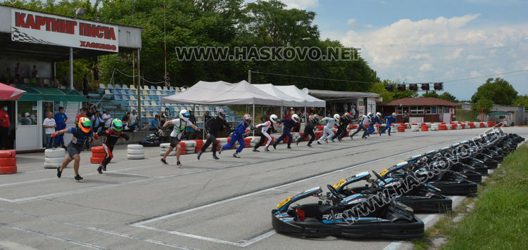  36 на старта с картовете край Хасково