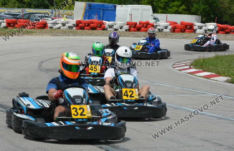  36 на старта с картовете край Хасково