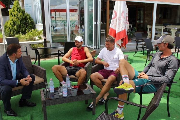 Димитров и Гро в компанията на бащата на Димитров  разговаряха за спорта с кмета на Хасково Станислав Дечев