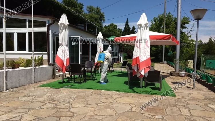 Пълна дезинфекция на тенис кортовете на “Кенана”