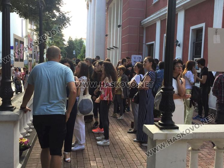 Цветни и черно-бели мисли от чисто бели души  