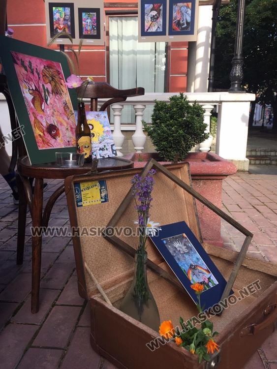 Цветни и черно-бели мисли от чисто бели души  