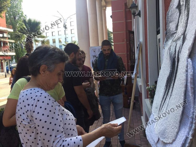 Цветни и черно-бели мисли от чисто бели души  