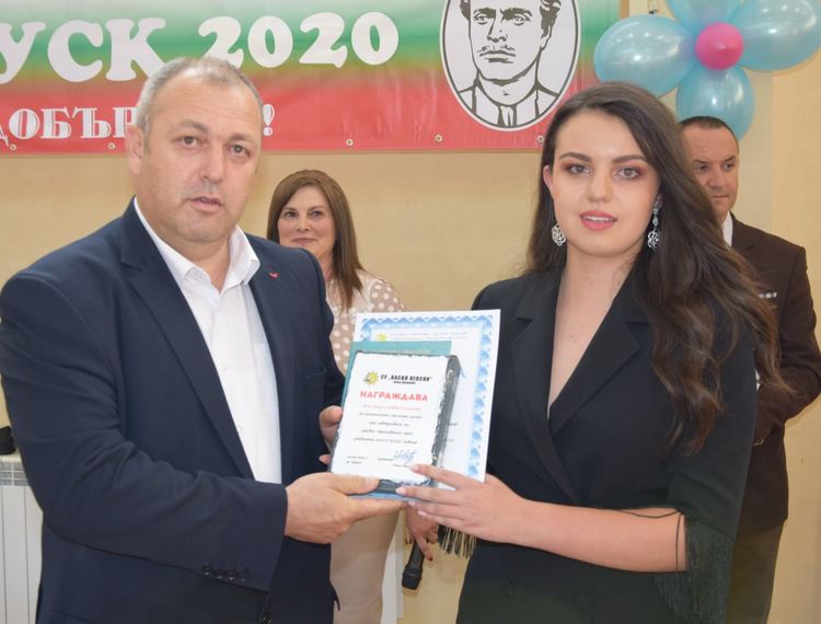 С тържествена церемония Ардино изпрати своите зрелостници