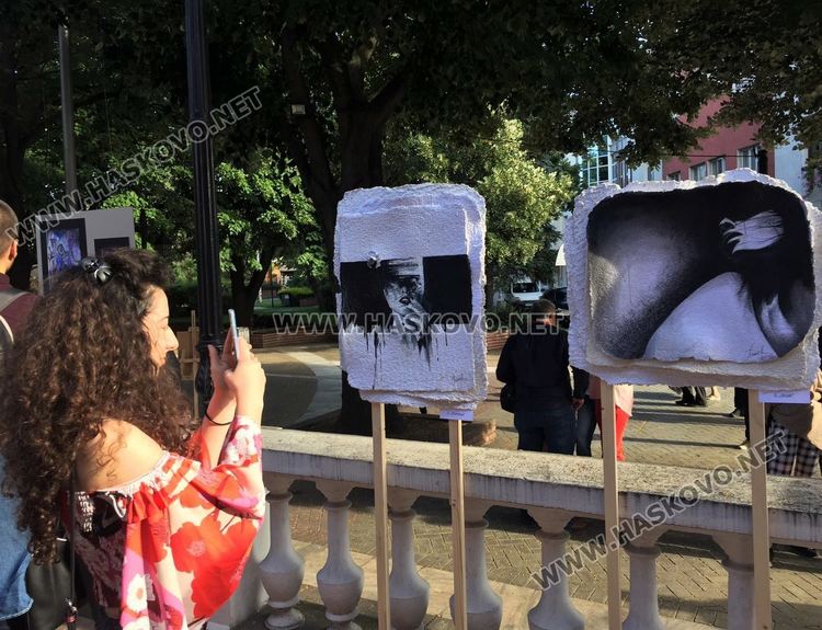 Цветни и черно-бели мисли от чисто бели души  