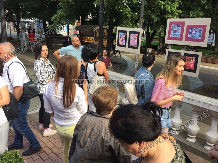 Цветни и черно-бели мисли от чисто бели души  