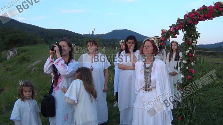 Вълшебството на Еньовден и поверията за празника на слънцето, водата, билките и...вярата