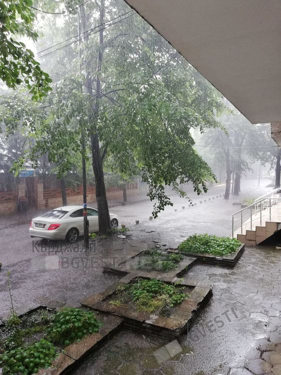 Гръмотевична буря прогнозират за Кърджали днес, ще превали