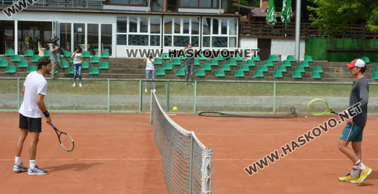 Общо 23-ма са вече под карантина заради контакти с Григор Димитров в Хасково