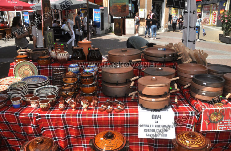 Еньовденски венец за здраве в центъра на Хасково и ръкоделия родно производство в "Българско е!"