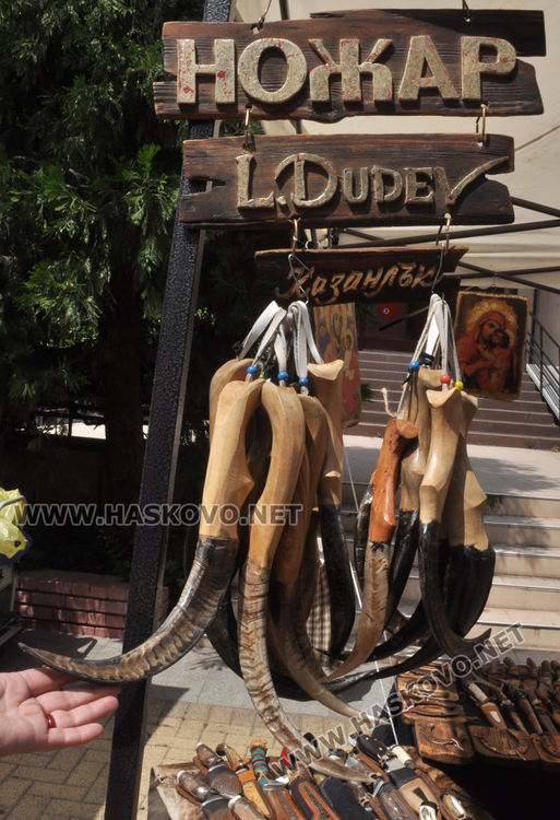 Еньовденски венец за здраве в центъра на Хасково и ръкоделия родно производство в "Българско е!"