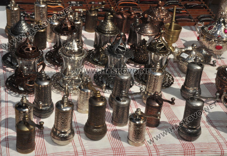 Еньовденски венец за здраве в центъра на Хасково и ръкоделия родно производство в "Българско е!"