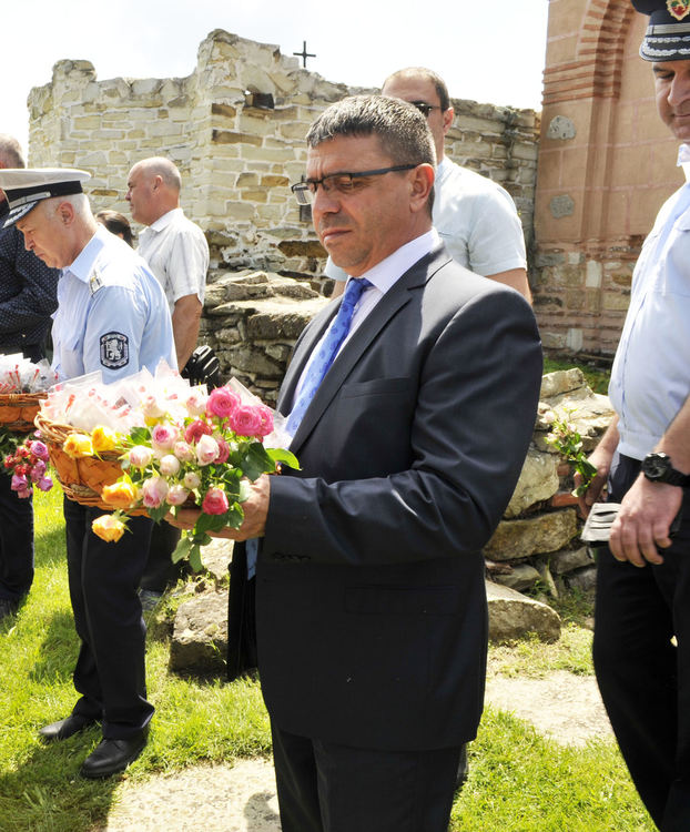 Полицаите на Кърджали с признателност от децата от Неделното училище към манастира "Св.Йоан Предтеча"