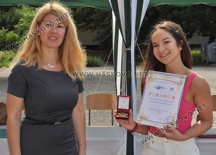 С много отличия и постижения завършва випуск 2020 на Математическата гимназия