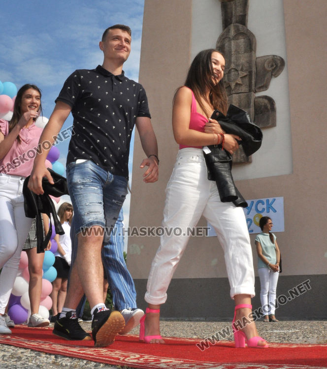 С много отличия и постижения завършва випуск 2020 на Математическата гимназия