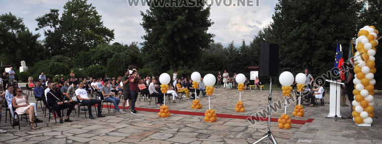 102-ма абитуриенти изпрати Царската гимназия във випуск 2020