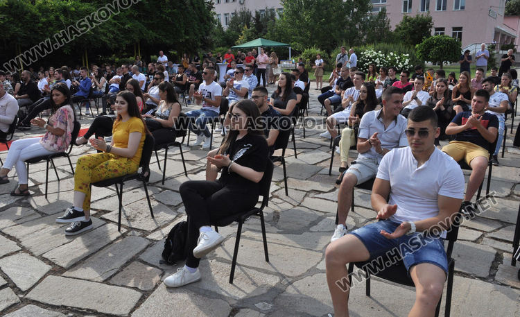 102-ма абитуриенти изпрати Царската гимназия във випуск 2020