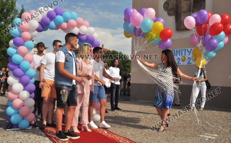 С много отличия и постижения завършва випуск 2020 на Математическата гимназия