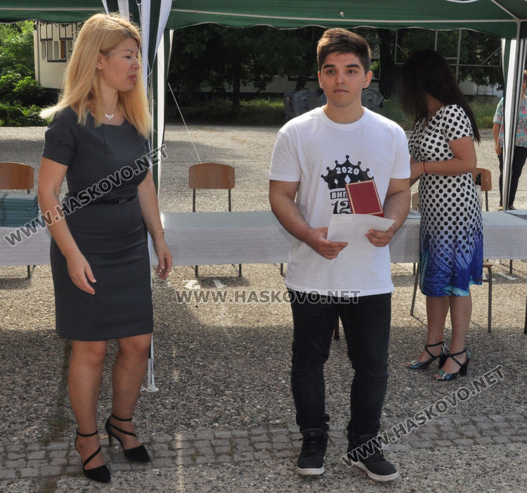 С много отличия и постижения завършва випуск 2020 на Математическата гимназия