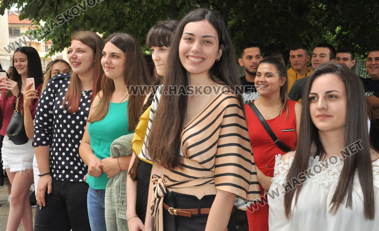 Ясим Якуб е отличник във ФСГ, избраха Мис и Мистър на випуска