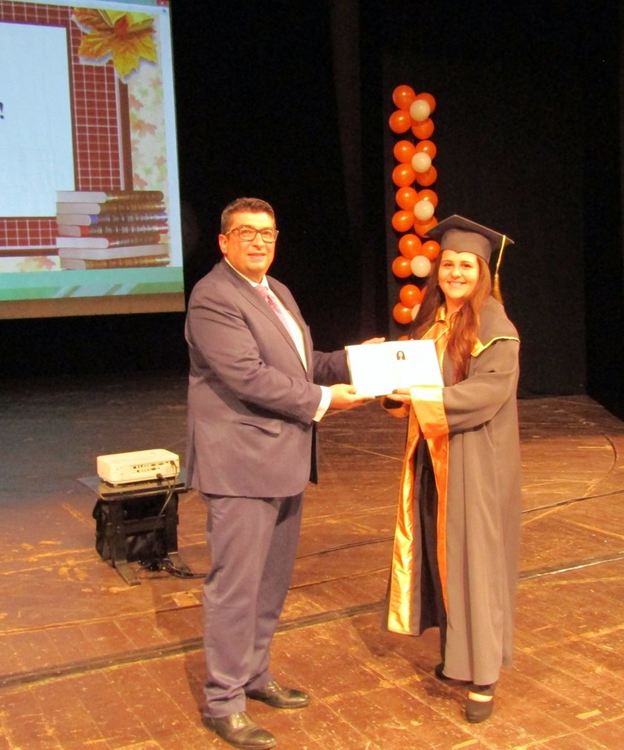 40 млади специалисти се дипломираха в 60-тата юбилейна година на ПГИ „Карл Маркс“-Смолян