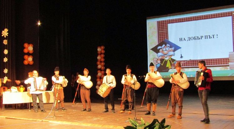 40 млади специалисти се дипломираха в 60-тата юбилейна година на ПГИ „Карл Маркс“-Смолян