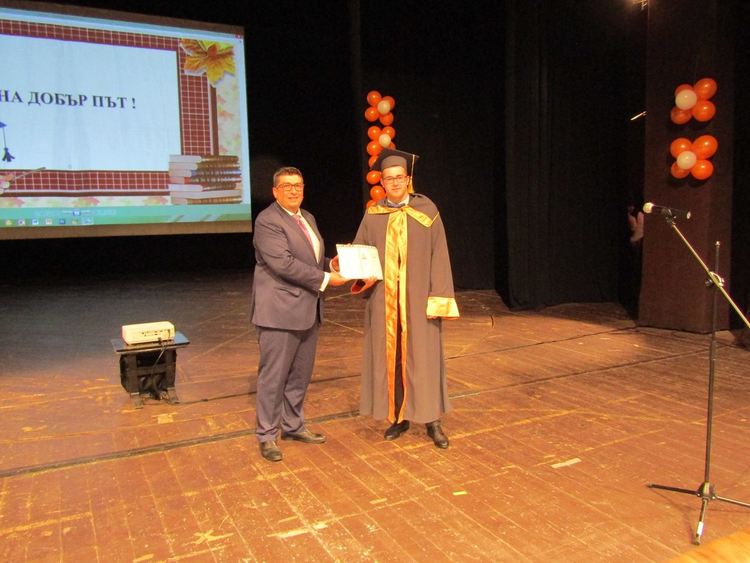 40 млади специалисти се дипломираха в 60-тата юбилейна година на ПГИ „Карл Маркс“-Смолян