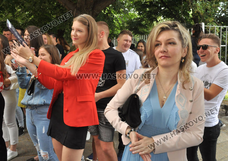 Ясим Якуб е отличник във ФСГ, избраха Мис и Мистър на випуска