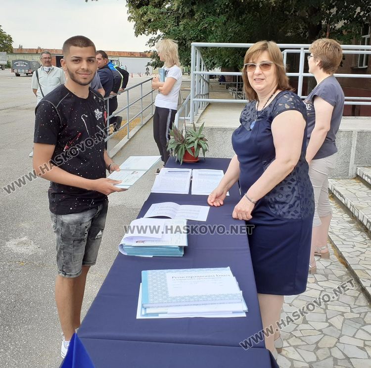 Шестима са вече студенти от випуск 2020 на ПГТАТ „Н. Й. Вапцаров“