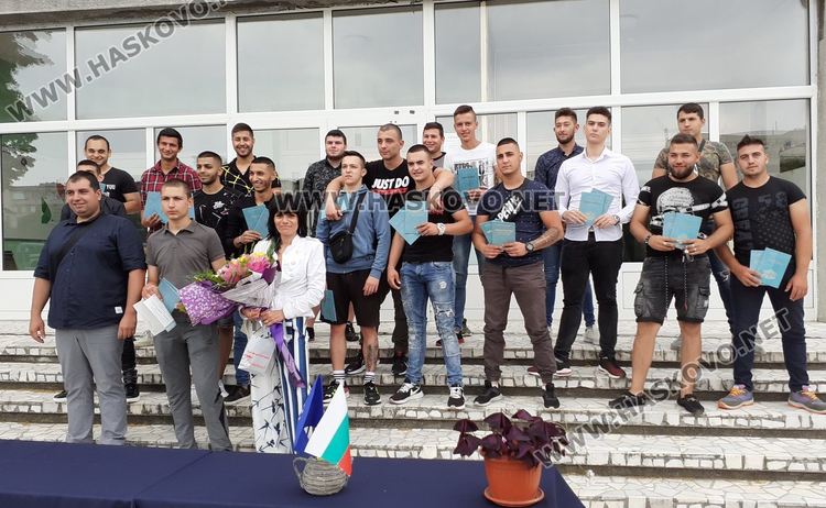 Шестима са вече студенти от випуск 2020 на ПГТАТ „Н. Й. Вапцаров“