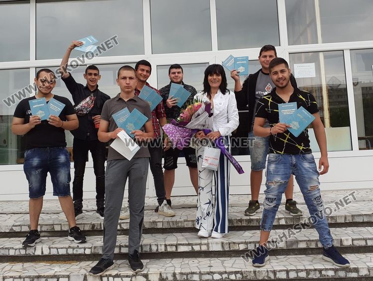 Шестима са вече студенти от випуск 2020 на ПГТАТ „Н. Й. Вапцаров“