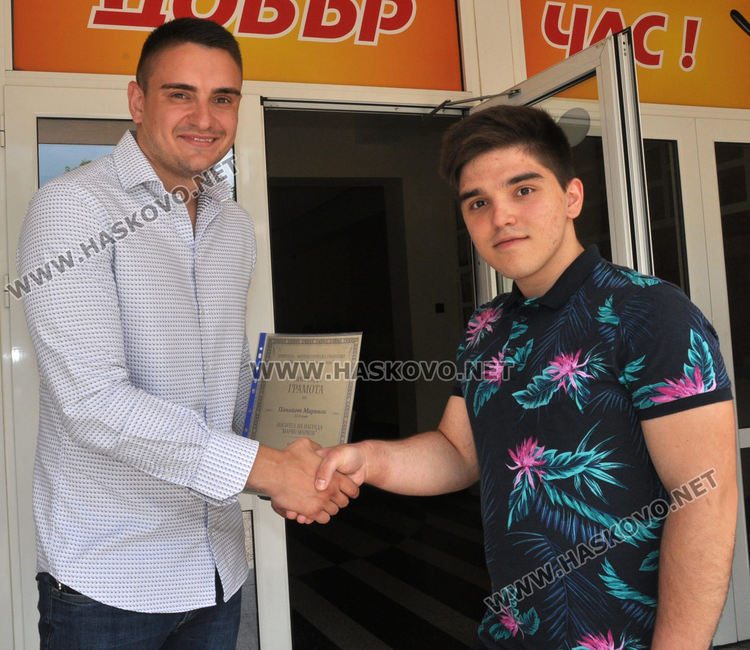 Ученикът на годината на ПМГ Панайот Маринов с наградата „Марко Марков“