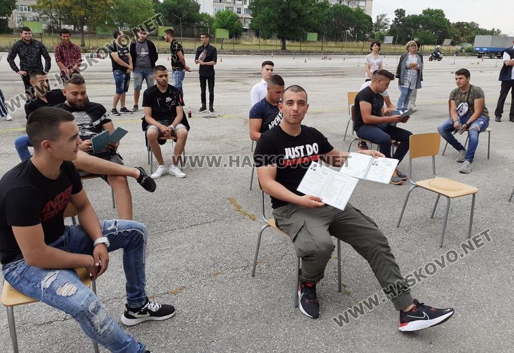 Шестима са вече студенти от випуск 2020 на ПГТАТ „Н. Й. Вапцаров“