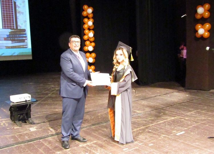 40 млади специалисти се дипломираха в 60-тата юбилейна година на ПГИ „Карл Маркс“-Смолян