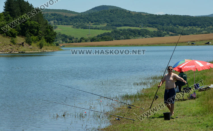 Рибари се отдадоха на любимото хоби в Световния ден на риболова  