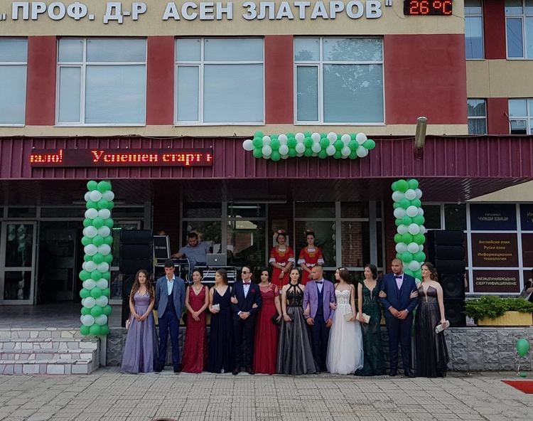 Абитуриентите на „Златаров“ получиха дипломите си в деня на бала