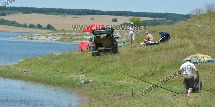 Рибари се отдадоха на любимото хоби в Световния ден на риболова  