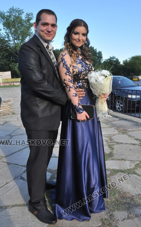 Абитуриентите на „Васил Левски” дадоха старт на баловете в Хасково