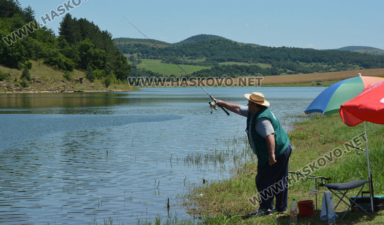 Рибари се отдадоха на любимото хоби в Световния ден на риболова  