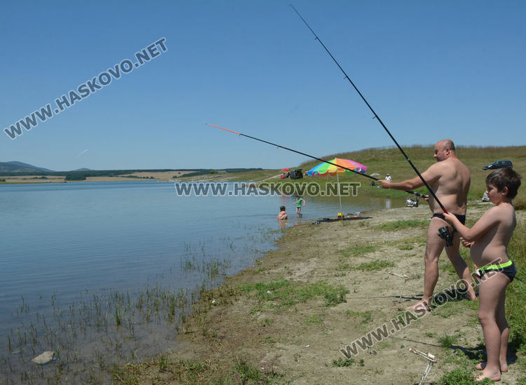Рибари се отдадоха на любимото хоби в Световния ден на риболова  