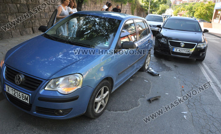 Поло и Пасат катастрофираха на Кърджалийска