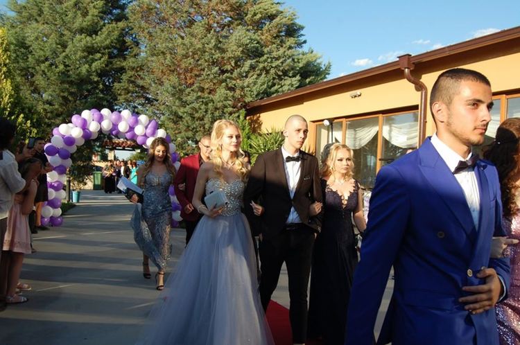 Абитуриентите на ПГСС отпразнуваха своя бал